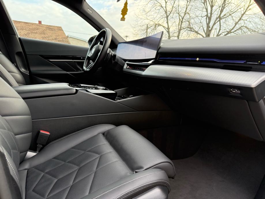 BMW 520d / G60 / M paket / 2024/ 61 tkm / PDV foto 3