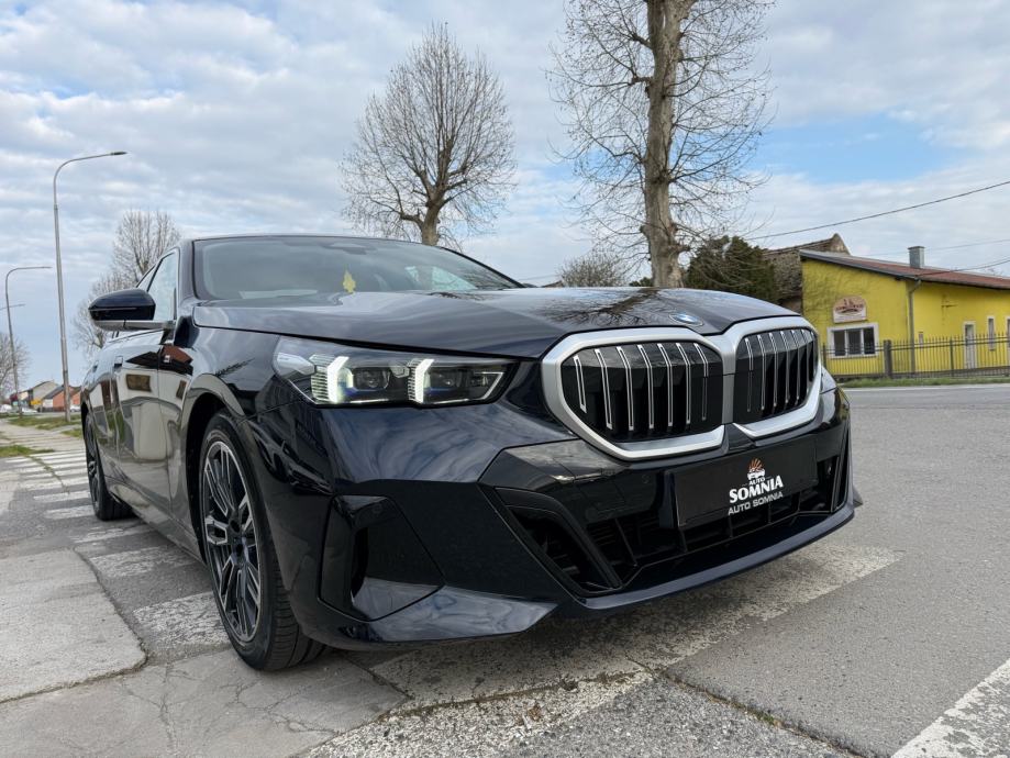 BMW 520d / G60 / M paket / 2024/ 61 tkm / PDV foto 12