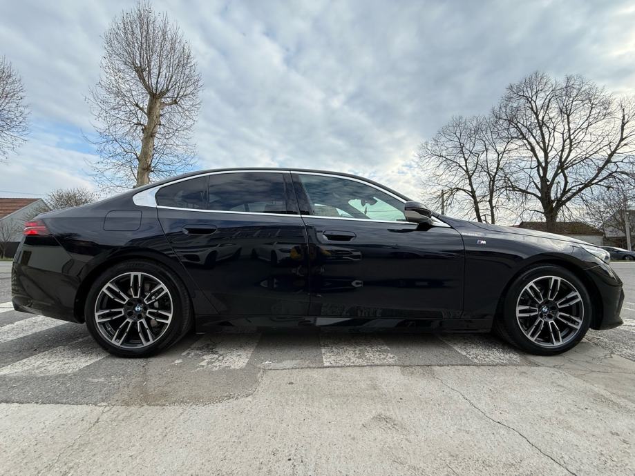 BMW 520d / G60 / M paket / 2024/ 61 tkm / PDV foto 13