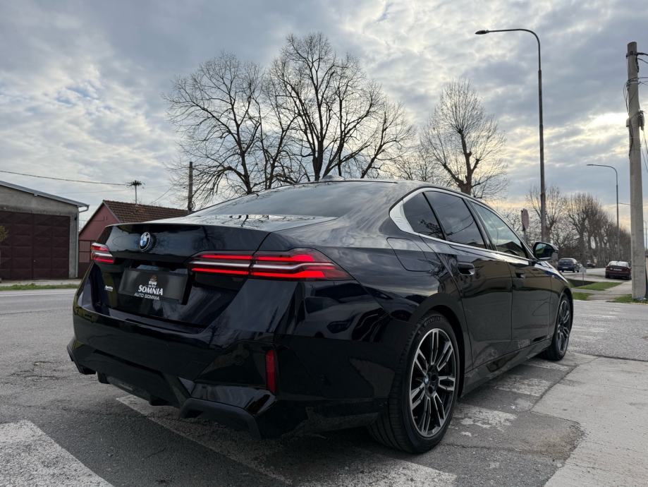 BMW 520d / G60 / M paket / 2024/ 61 tkm / PDV foto 17