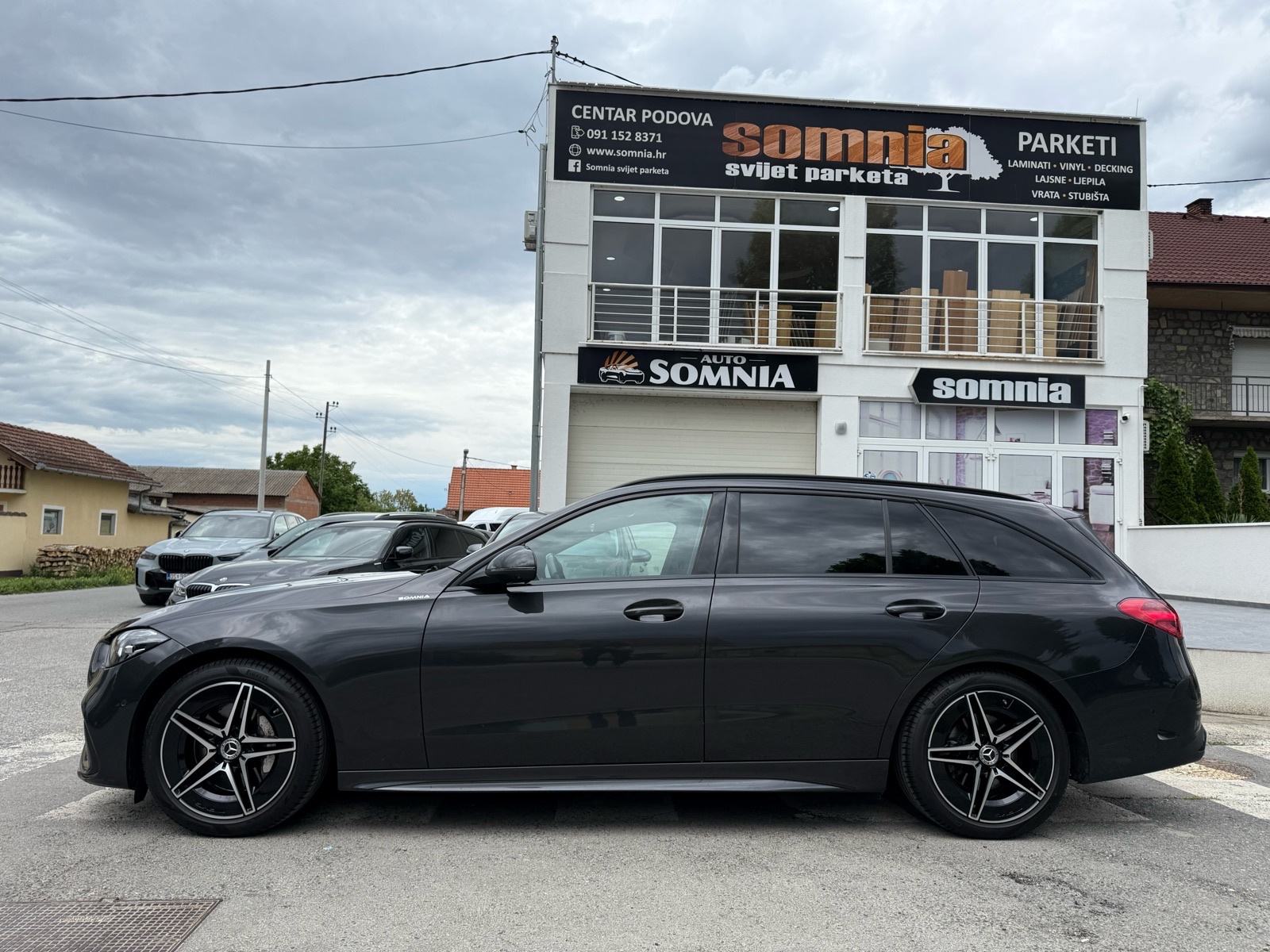Mercedes-Benz C 200 d – AMG – TOP oprema – god 2024 – 51 000 km – PDV foto 6