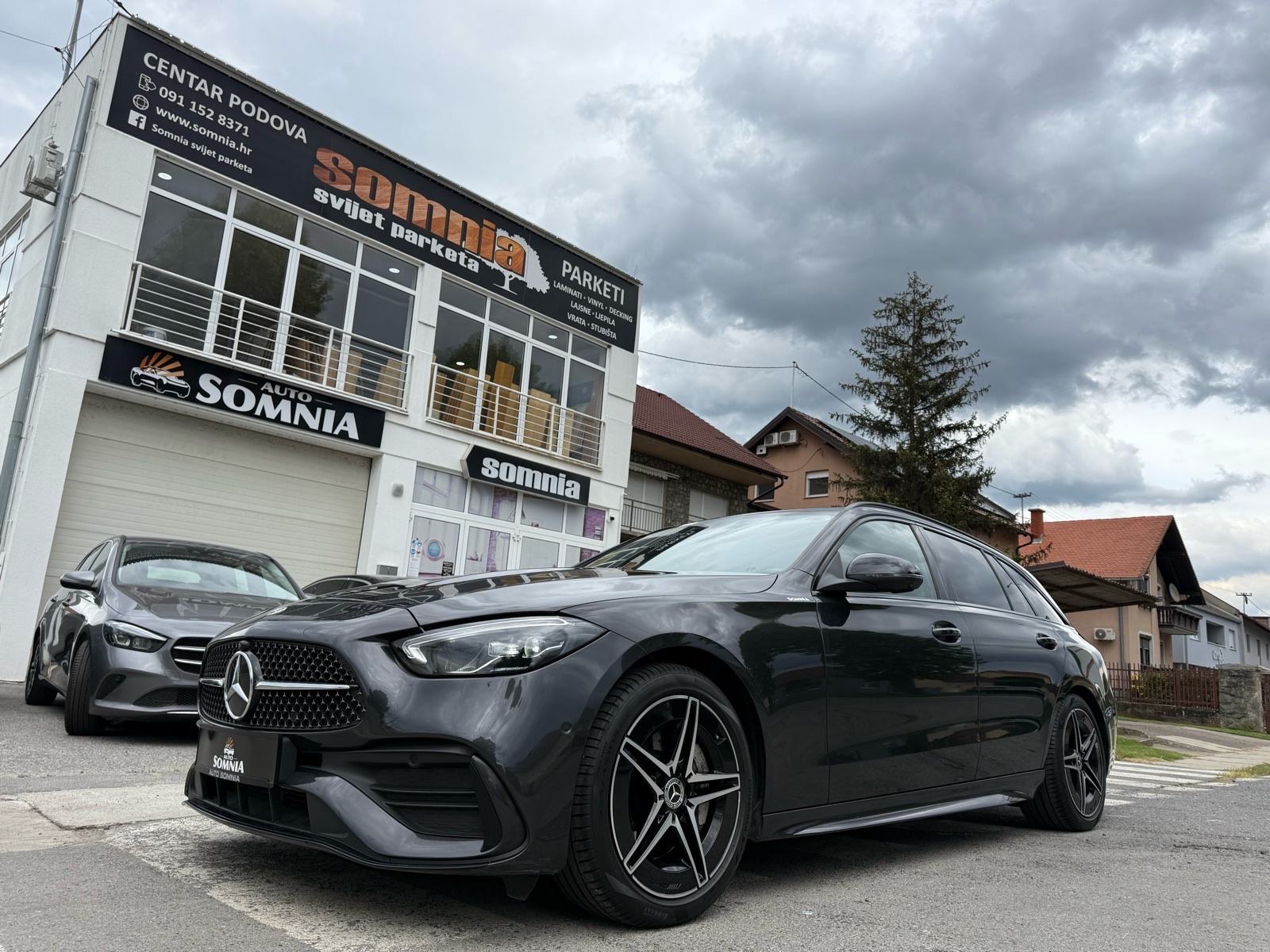 Mercedes-Benz C 200 d – AMG – TOP oprema – god 2024 – 51 000 km – PDV foto 1