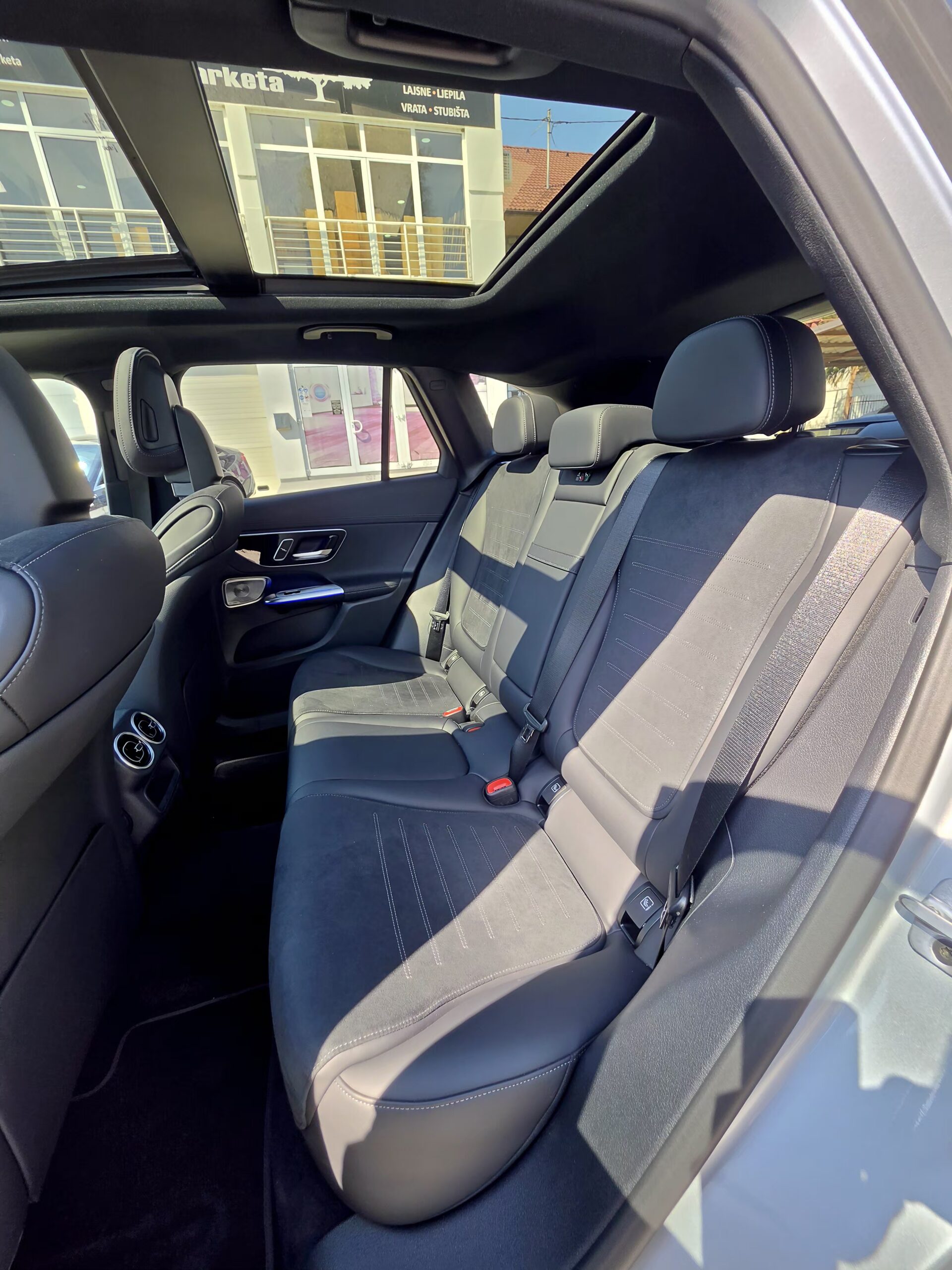 Mercedes – Benz GLC 300 4MATIC – AMG Line – 12.000 km foto 15