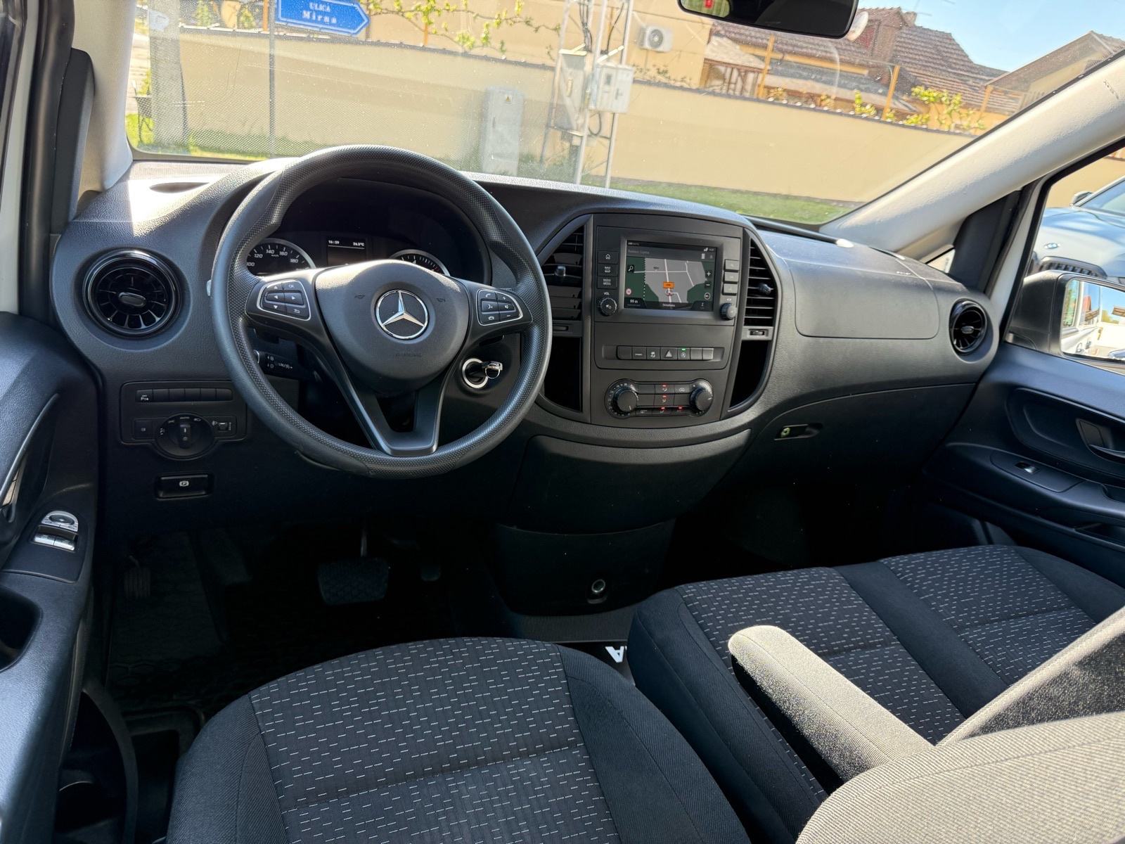 MB Vito Tourer Pro – Automatik – 9 sjed – PDV – g 08/23 – 141 tkm foto 4